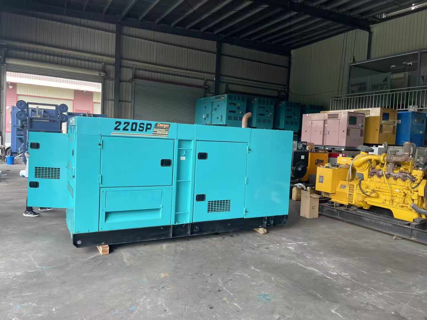 黔南柴油发电机组长期不间断运行时，如何监控其温度和压力？