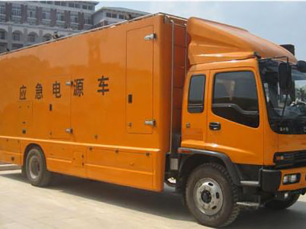 黔南冬季柴油发电机启动前，如何检查燃油系统中的积水？